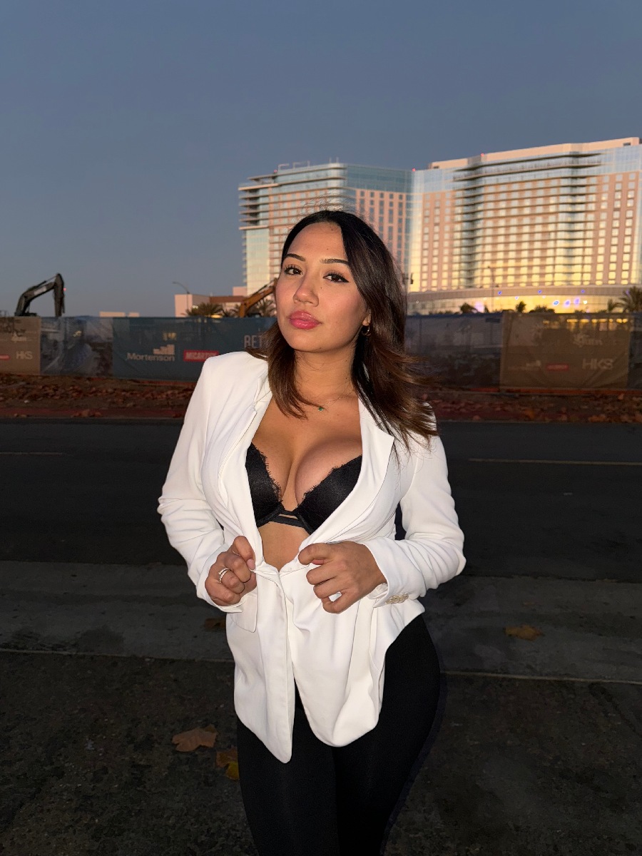 Take a pause and enjoy Ali Cruz — streaming from Varri