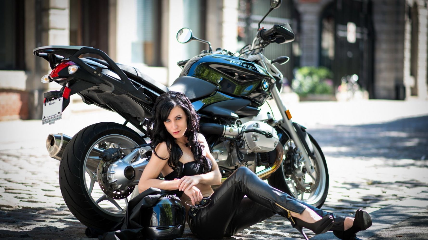 European women on bikes in Varri