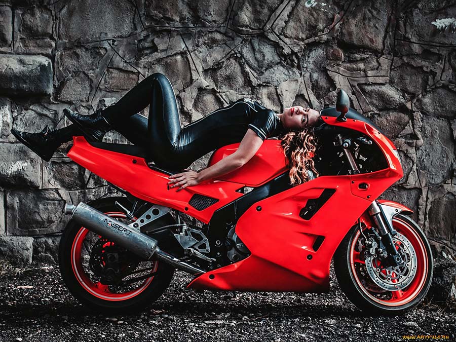 Beautiful girl Beautiful girls and motorcycles in Varri