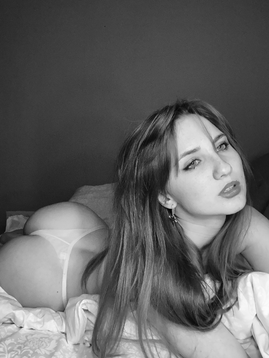 Take a pause and enjoy Nata nude — streaming from Varri