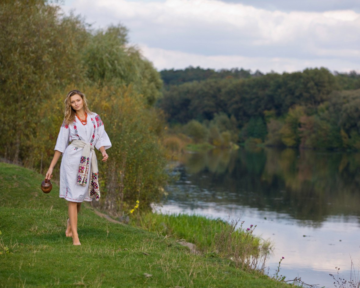 Nude girl Slavic women in Varri