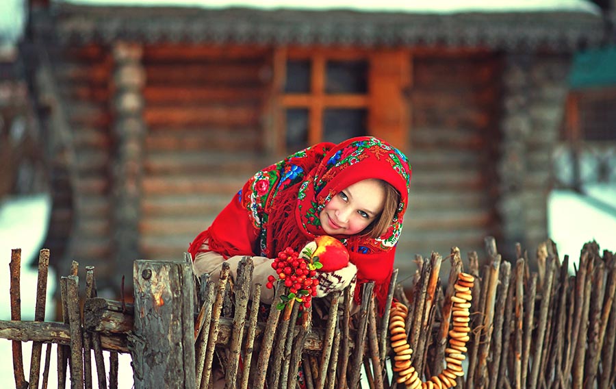 Sexy girl Women in Slavic costumes in Varri