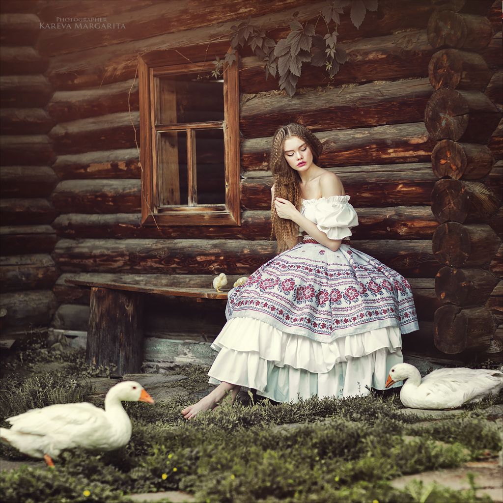 Women in Slavic costumes in Varri