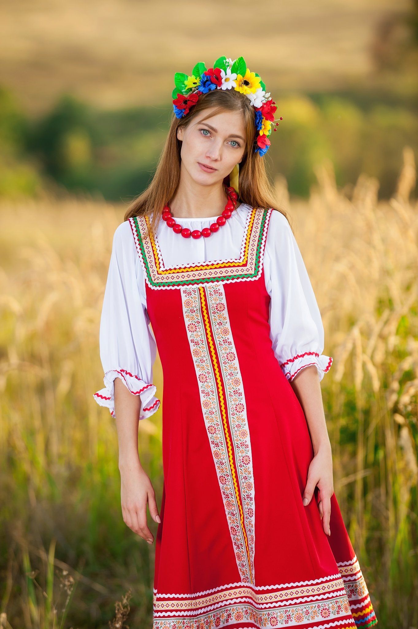 Women in Slavic costumes in Varri