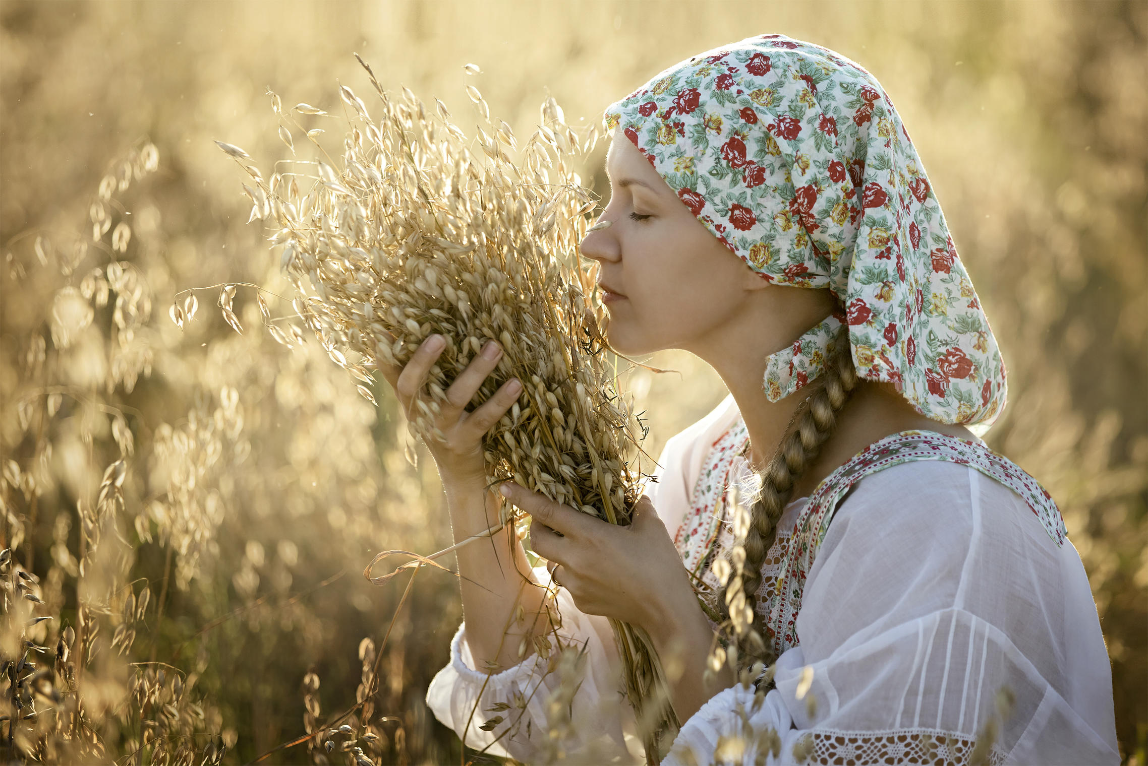 Photo Women in Slavic costumes in Varri