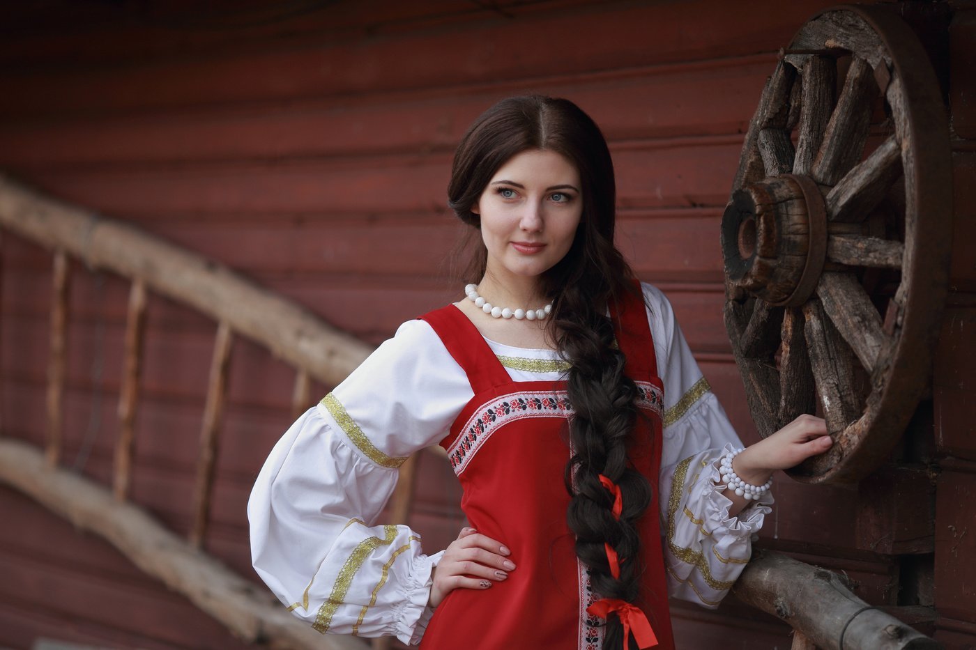 Girls in Slavic costumes in Varri