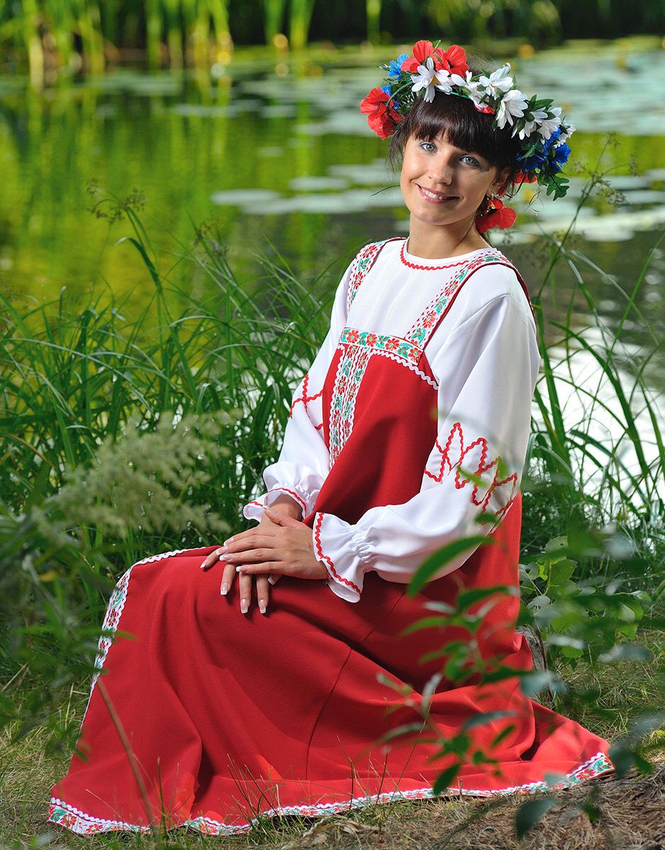 Beautiful girl Girls in Slavic costumes in Varri