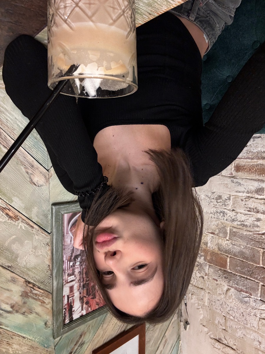 Fresh photos, fresh mood — Tina online in Varri